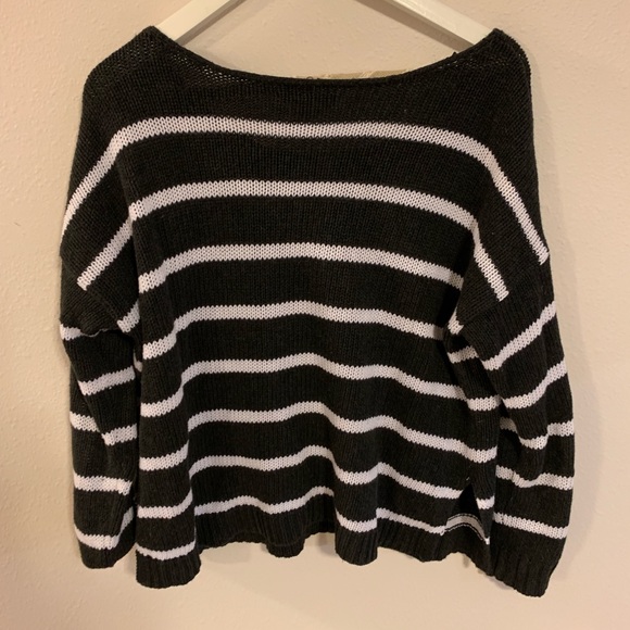 Off the shoulder sweater - Picture 2 of 3